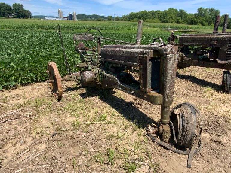 1950 John Deere B tractor, parts only

SN#269985