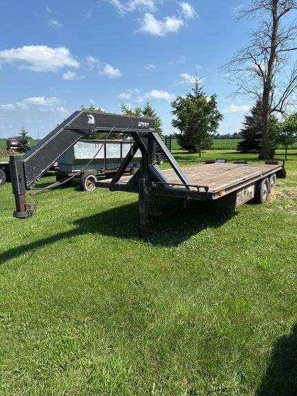 ** 1985 Viking 20ft Gooseneck Trailer w/Beavertail, 3 Ramps, 17ft Deck w/3f