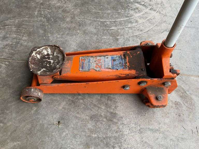 Indy 5 2 1/4 ton hydraulic floor jack