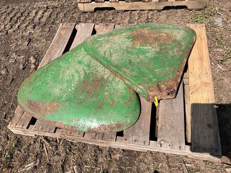 (2) John Deere Clam shell fenders fits A,B,G models 50, 60, 70, 520 & vario