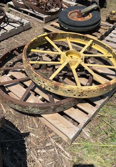 (2) JD metal rims w/cast centers off John Deere B, flat spokes