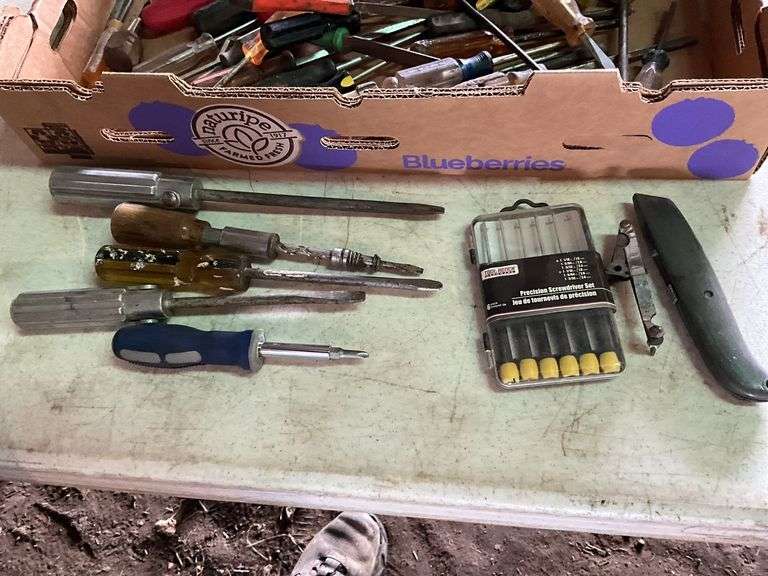 Large Assortemt of Screwdrivers