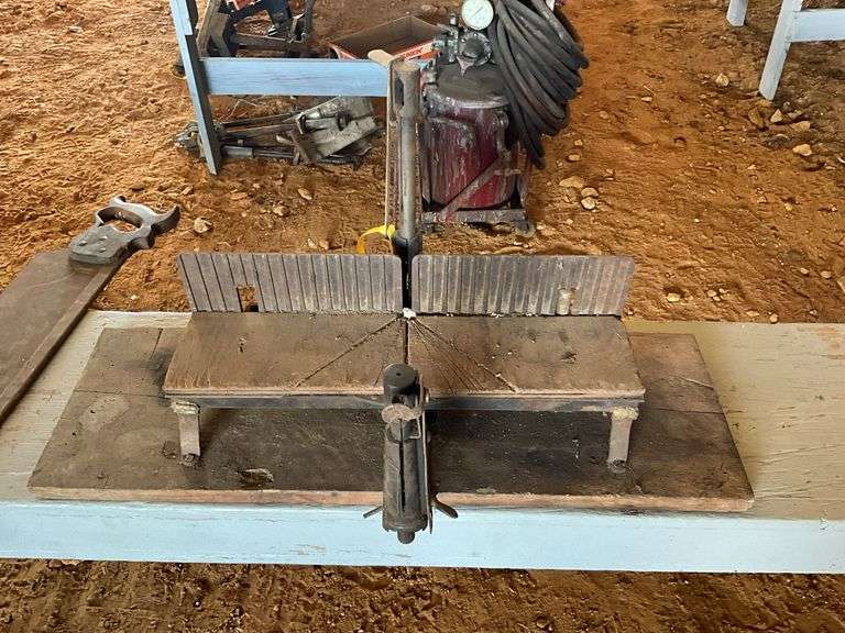 Miter box saw