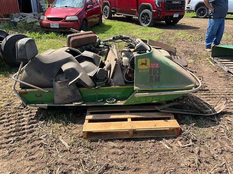 John Deere 600 snowmobile, motor is free; appox 1000 miles; no title/reg;  