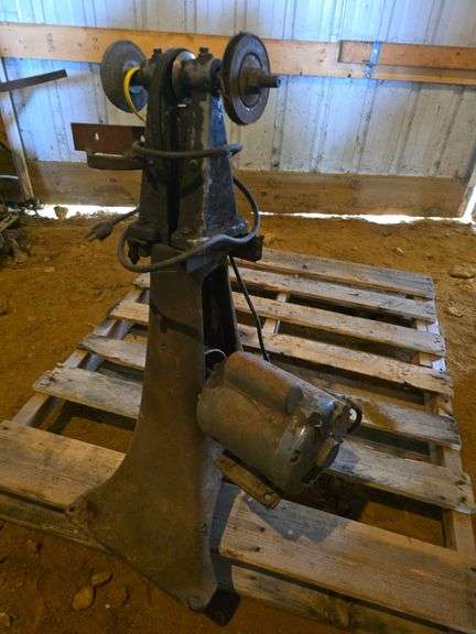 Pedestal grinder
