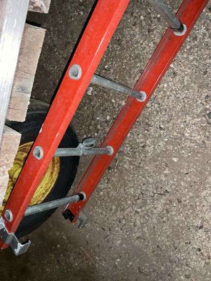 29’ fiberglass extension ladder