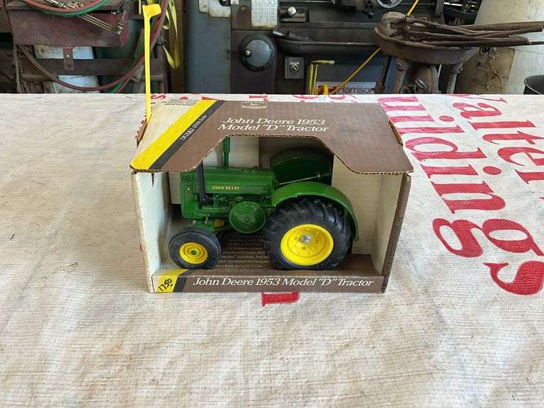 Ertl 1/16 JD 1953 model D tractor