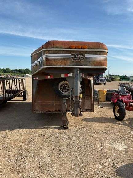 ** 2004 S&S Dura-line 16ft livestock trailer