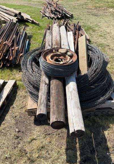 Pallet do Barbwire, Smooth wire and wood posts