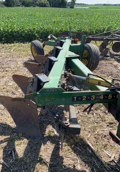 John Deere 2600 4 bottom side hill plow
SN# 014158A