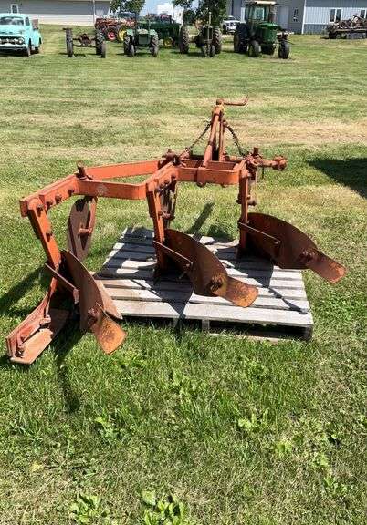 Allis Chalmers 3 Bottom Plow w/Colters