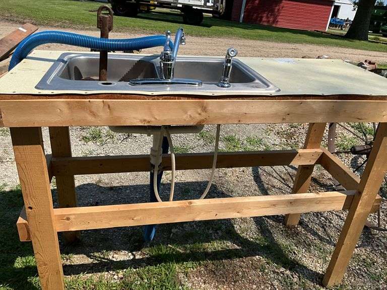 Metal Sink on Stand