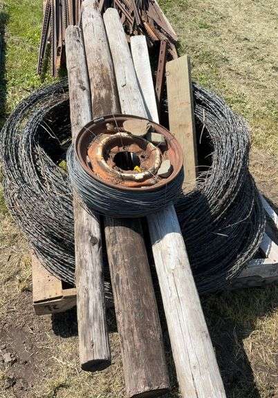 Pallet do Barbwire, Smooth wire and wood posts