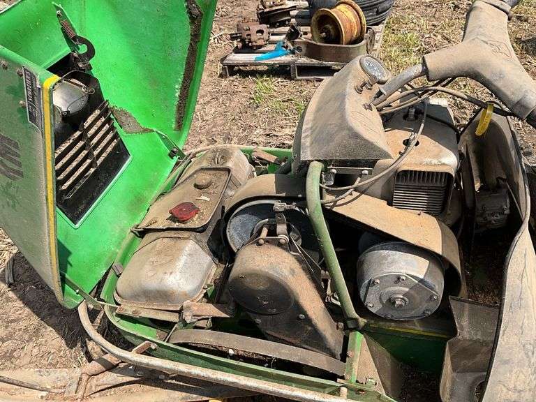 John Deere 600 snowmobile, motor is free; appox 1000 miles; no title/reg;  