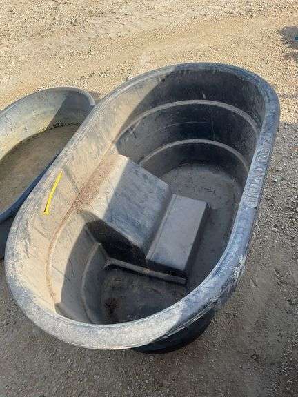 Freeland water tank, has hole for plug