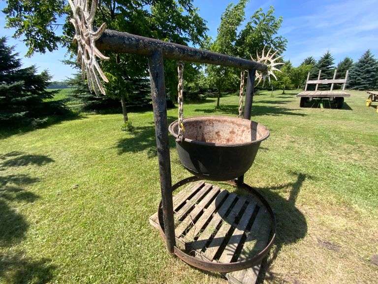 Large Cast Iron Metal Pot with Stand