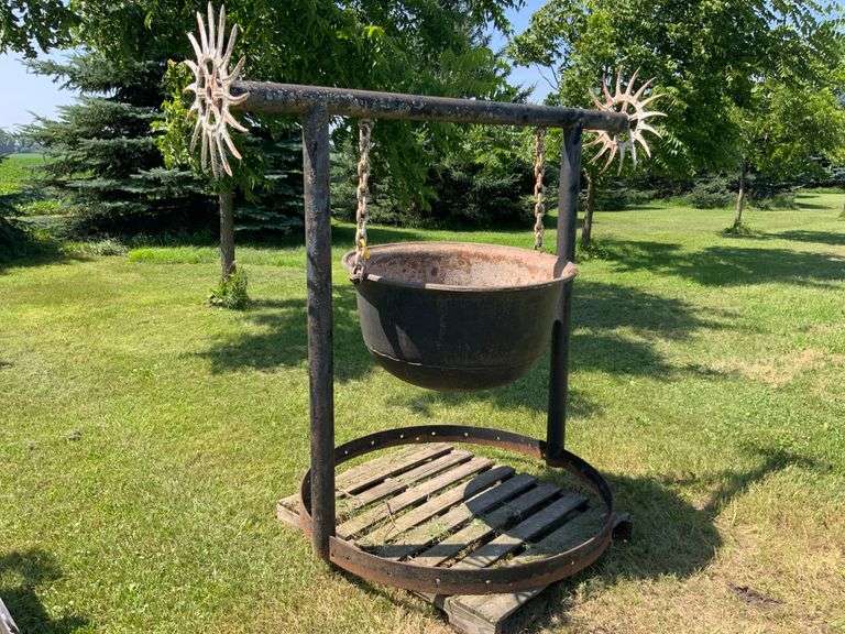 Large Cast Iron Metal Pot with Stand