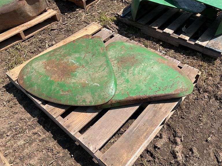 (2) John Deere Clam shell fenders fits A,B,G models 50, 60, 70, 520 & vario