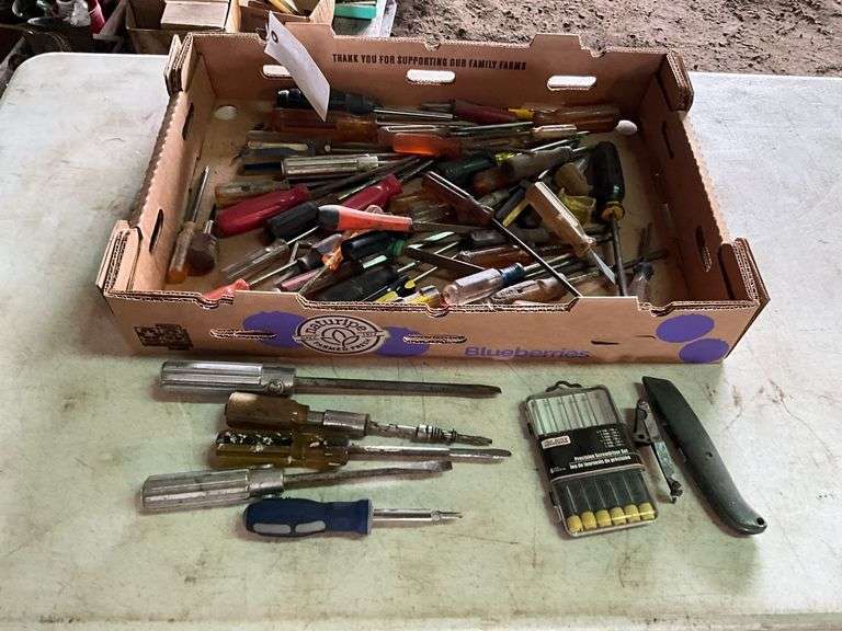 Large Assortemt of Screwdrivers