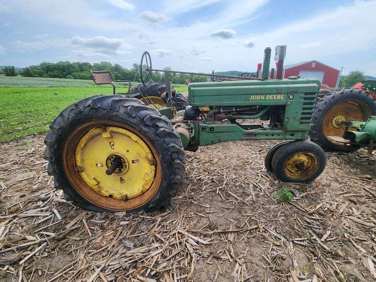 1942 John Deere B, NF, (bad trans); non runner 

SN#120276
