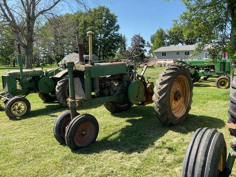 John Deere Unstyled G Tractor, Gas, NF, 13.6x38” Tires, PTO, Flat Back, SN#