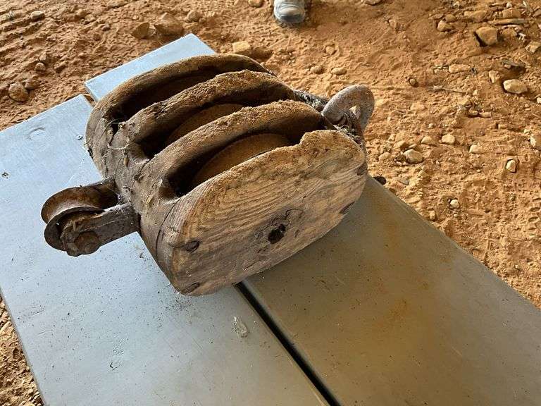 Large 3 groove pulley and rope