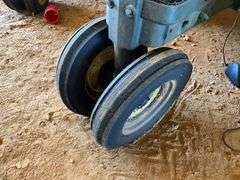 John Deere B Tractor, NF, PTO, Drive Bar, Runs/drives ; "mis-match" elect s
