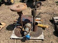 Pallet of hydraulic cylinders, pulleys & large buzz saws