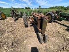 1940 John Deere B tractor, NF; 11-38 tires/rims; non runner - stuck 

SN#09