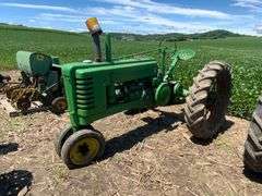 1939 John Deere B Tractor, Rear Flat Spokes (not cut), NF, Runs

SN#79473