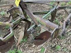 John Deere Yakima 200 3pt 3 bottom plow w/coulters w/3pt hitch attachment