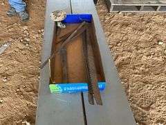 Flat of saw handles and saw blades