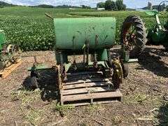 John Deere 2 row model #71 corn planter w/fertilizer