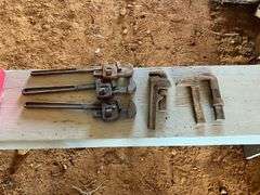 Flat of pipe wrenches