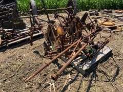JD mounted cultivator off JD 520, 2 row w/brackets