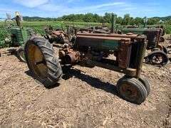 1940 John Deere B tractor, NF; 11-38 tires/rims; non runner - stuck 

SN#09