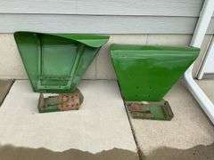 Pair of John Deere Flat Top fenders off 4020 repainted w/ brackets