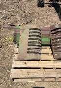John Deere parts off A : hood, 2 side shields