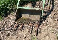 Old hydraulic loader w/manual trip