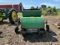 John Deere 2 row model #71 corn planter w/fertilizer
