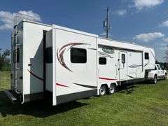 ***2018 Premier 5th Wheel camper; 38FW2018, 38FT, tri-axle with front maste
