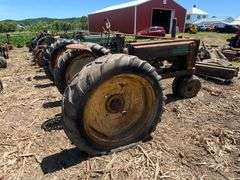 1940 John Deere B tractor, NF; 11-38 tires/rims; non runner - stuck 

SN#09