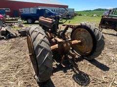 1940 John Deere B tractor, NF; 11-38 tires/rims; non runner - stuck 

SN#09