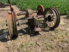 John Deere A rear end housing & axles w/round spoke metal rims; axles fit J