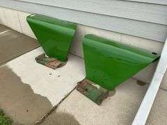 Pair of John Deere Flat Top fenders off 4020 repainted w/ brackets