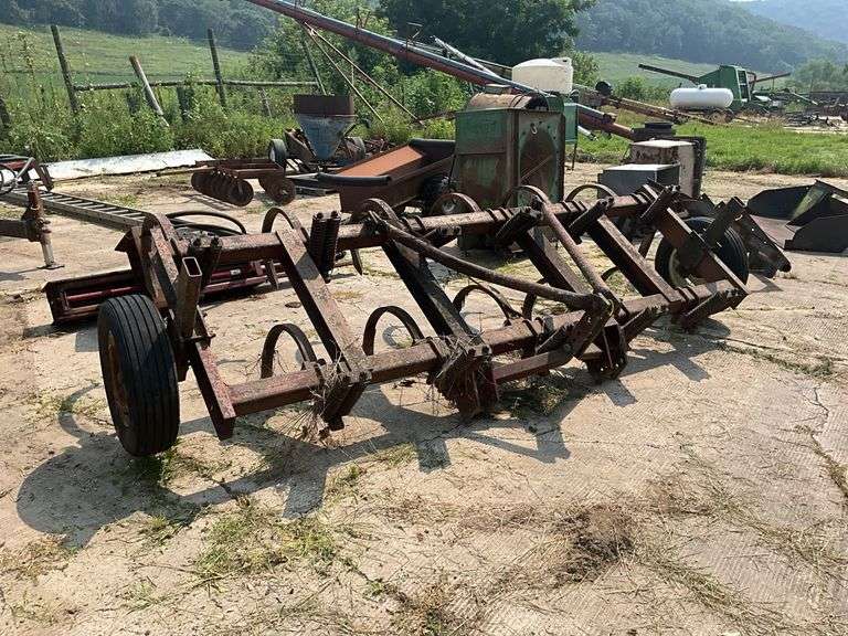 Bush Hog 11 Shank 3pt Chisel Plow