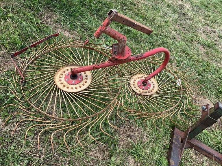 Side Rake And Back Rake 2 Wheel Side Rake - Hamilton-Maring Auction Group