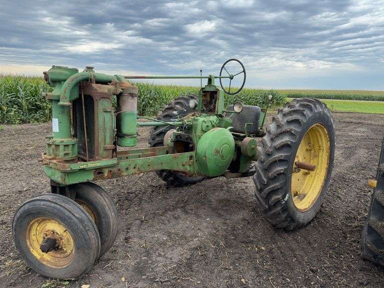 John Deere 60 Gas Parts Tractor, Good 13.6x38 Tires, Roll-O-Matic Narrow Fr