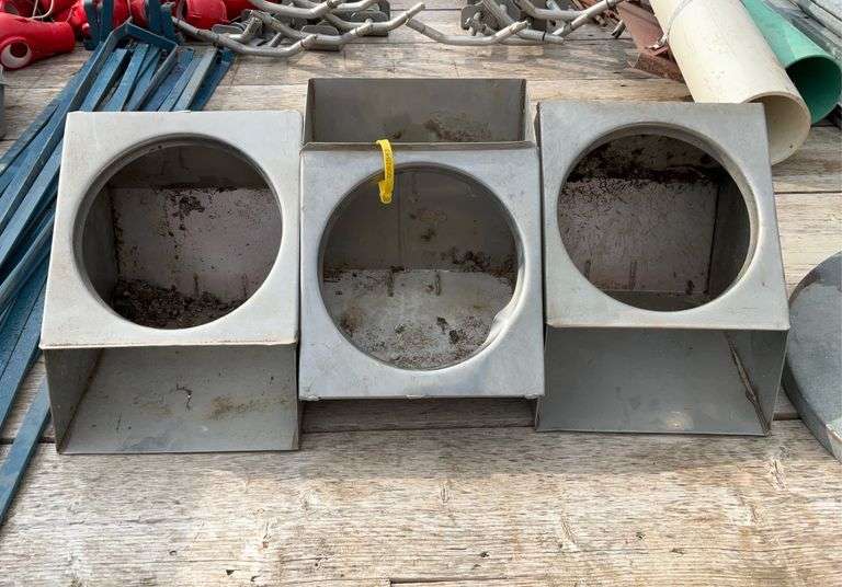 3 Hog feeders
