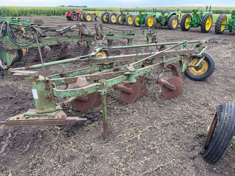 John Deere 3x14” Plow, Ripple Coulters